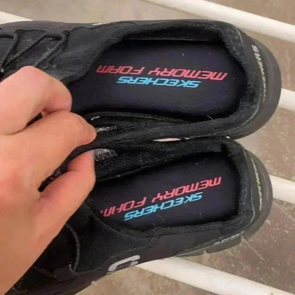 Skechers  memory foam shoes - Picture 3 of 7